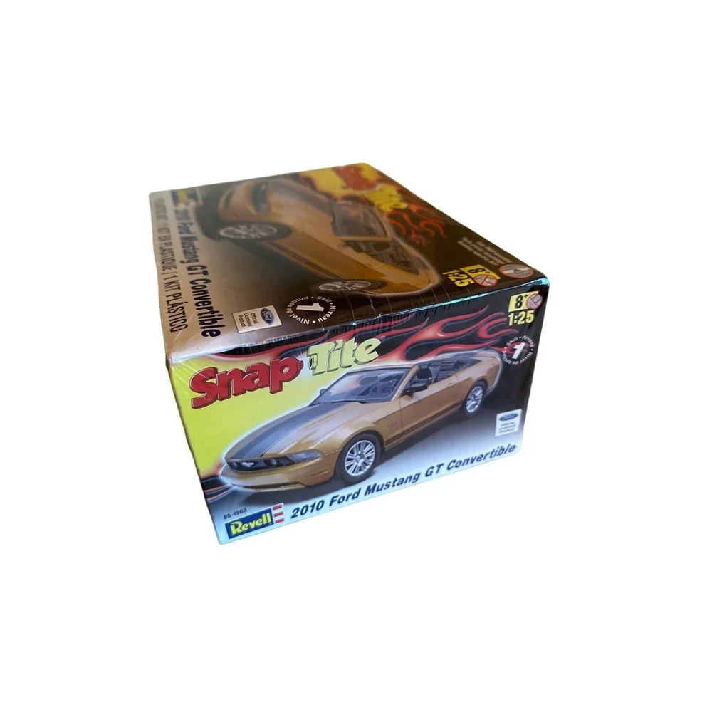 Revell‎ SnapTite 2010 Ford Mustang GT Convertible 1:25 Scale Model Kit